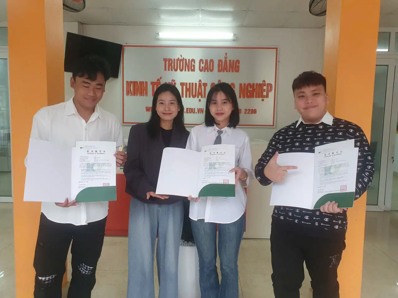 THÔNG BÁO TUYỂN SINH VISA ĐÔ THỊ D2